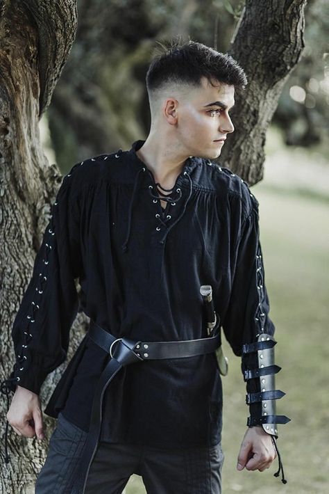 Going Through Divorce, Moda Medieval, Ren Faire Outfits, Medieval Aesthetic, Fair Outfits, Royalty Aesthetic, Medieval Clothing, Captain Hook, Fantasy Aesthetic