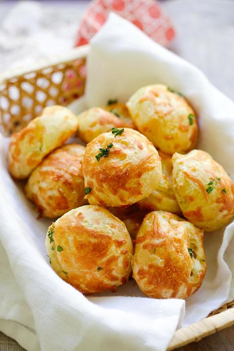 Cheese Puffs (Gougeres) - best and easiest recipe for puffy, light and airy French cheese puffs. Loaded with mozzarella and parmesan cheese, so good | rasamalaysia.com French Cheese Puffs, Gougeres Recipe, French Charcuterie, Fingerfood Recipes, Creative Christmas Food, Cheese Puffs Recipe, Choux Puff, Cheese Puff, Puff Recipe