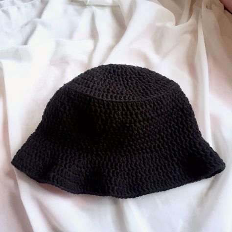 Black bucket crochet hat Black Bucket Hat Outfit Korean, Black Crochet Bucket Hat, Crochet Bucket Hat Black, Black Bucket Hat Outfit, Bucket Crochet Hat, Bucket Hat Inspo, Black Crochet Hat, Basic Crochet Hat, Bucket Crochet