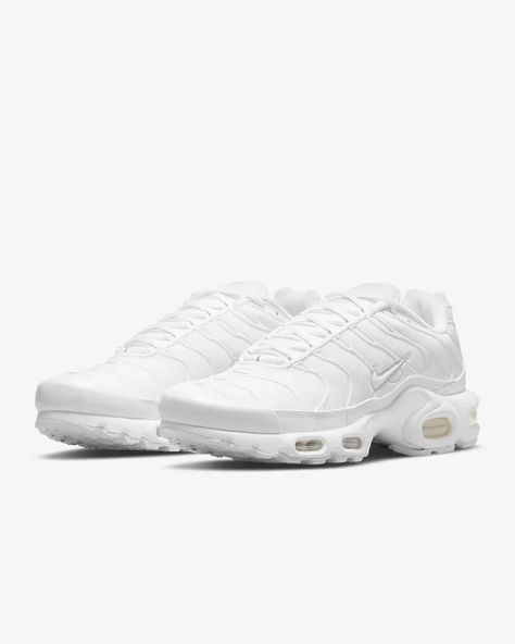 Nike Air Plus, Nike Tn, Sneakers Nike Air Max, White Tennis Shoes, Nike Models, White Running Shoes, White Shoes Women, Shoes Sneakers Nike, Nike Air Max Plus