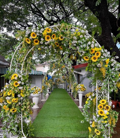 #welcomedecor #entrancedecor #decor #decorators #weddingdecor #weddings #indianwedding #bigfatindianwedding #mumbaiwedding #love #lovestory #setlife #weddingdecor #wedmegood #weddingideas #weddinginspiration #weddinginspo #props #welcomeboarddecor #props #floraldesign #mahalakshmi #turfclub #sunflowers #explore #couple #propping #florals #ajaydecorators Sunflower Indian Wedding Decor, Haldi Theme, Floral Mandap, Baat Pakki, Sunflower Arrangement, Sunflower Theme, Mumbai Wedding, Wedding Stage Decor, Sunflower Arrangements