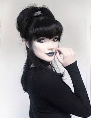 V Bangs, Hair Cut Ideas, Gothic Hairstyles, Creative Hair Color, Goth Hair, How To Cut Bangs, Punk Hair, Fantasy Hair, Goth Beauty