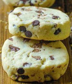 Shortbread Cookie Dough. Peanut Butter Shortbread, Cookies With Peanut Butter, Chocolate Chip Shortbread, Butter Shortbread, Chocolate Chip Shortbread Cookies, Peanut Butter Chocolate Chip Cookies, Crinkle Cookies, Peanut Butter Chocolate Chip, Peanut Butter Chocolate