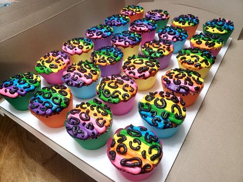 Lisa Frank Birthday Party Cake, Lisa Frank Centerpieces, Lisa Frank Party Food, Lisa Frank Cupcakes, Lisa Frank Cheetah Cake, Rainbow Cheetah Cake, Lisa Frank Cheetah, Cheetah Print Cupcakes, Leopard Cupcakes