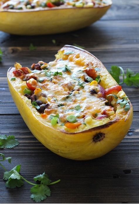 Spaghetti Squash Burrito Bowls Spaghetti Squash Burrito, Squash Boats, Burrito Bowls Recipe, Burrito Bowls, Spaghetti Squash Recipes, Tasty Vegetarian Recipes, Yellow Squash, Burrito Bowl, Squash Recipes