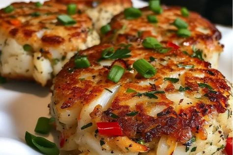 Original Old Bay Crab Cakes Recipe - recipestasteful Fresh Pea Recipes, Frozen Crab Cakes, Old Bay Crab Cakes, Crab Cakes Recipe, Canned Crab Meat, Pancetta Recipes, Crab Cake Recipes, Grilled Peach Salad, Crab Cake Recipe