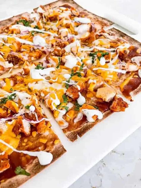 BBQ Chicken Pizza - Oh Snap Macros Macro Meal Prep, Lavash Pizza, Bbq Chicken Pizza Recipe, Nutrition Challenge, Lavash Bread, Chicken Pizza Recipe, Macro Diet, Macro Recipes, Cleaner Eating