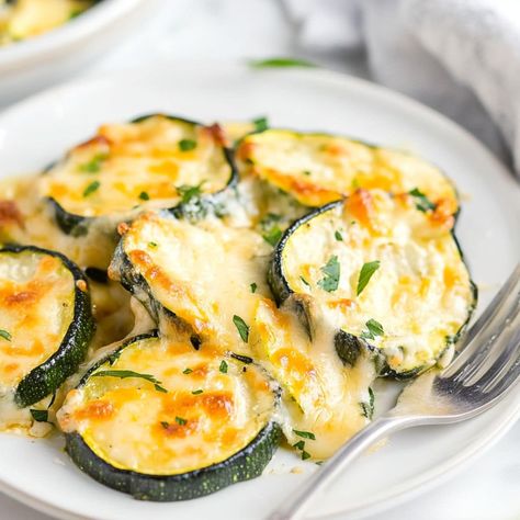 Scalloped Zucchini, Sliced Zucchini, Freezing Leftovers, Cheesy Sauce, Scalloped Potatoes, Easy Cheesy, Creamy Cheese, Dinner Recipes Crockpot, Zucchini Recipes