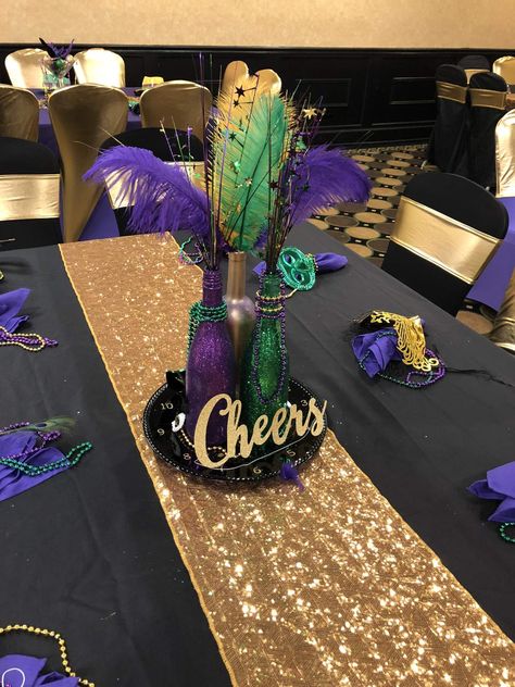 Mardi Gras Mardi Gras Party Ideas | Photo 15 of 39 | Catch My Party Madi Gras Party, Mardi Gras Snacks, Mardi Gras Wedding Theme, Mardi Gras Party Ideas, Mardi Gras Dinner, Mardi Gras Photos, Fat Tuesday Party, Madi Gras, Mardi Gras Party Decorations