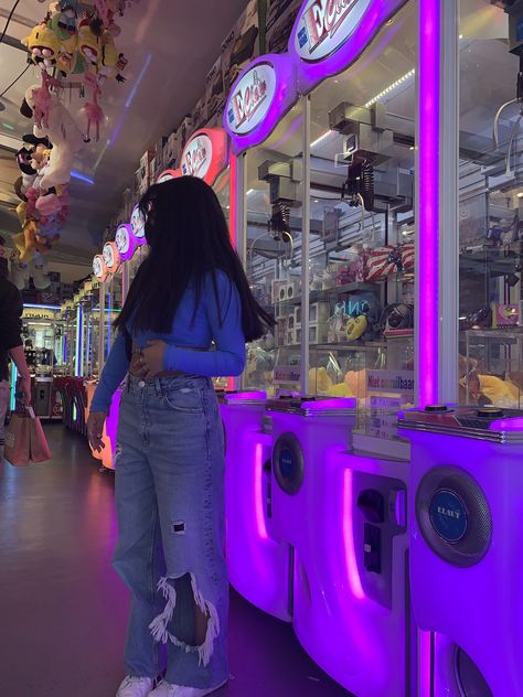 Arcade Photoshoot, Perfect Pictures, Poses Aesthetic, Couple Pose, Cute Friend Pictures, Time Zone, Foto Ideas Instagram, Instagram Pose, Instagram Photo Inspiration