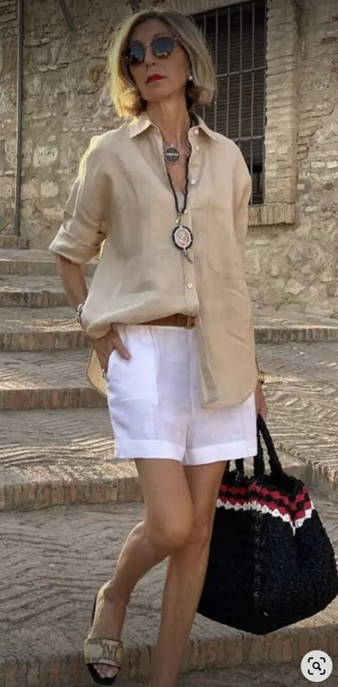 Susi Rejano, Over 60 Fashion, Linen Fashion, 60 Fashion, Fashion Over 50, Classy Outfits, Spring Summer Fashion, Short Outfits, Summer Outfit