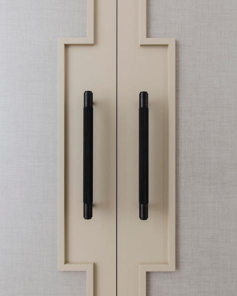 Wardrobe Detail, Bespoke Wardrobe, Door Handle Design, Wardrobe Door Handles, Joinery Design, Wardrobe Door Designs, Joinery Details, Doors And Floors, Zhuhai