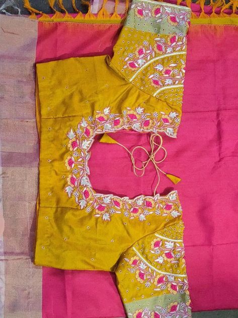 Computer Embroidery Design Blouses For Pattu Sarees, Puff Sleeve Blouse Pattern, Model Blouses, Bridal Embroidery, Machine Embroidery Designs Projects, Maggam Blouse, Silk Saree Blouse Designs Patterns, Blouse Works, Rust Colour