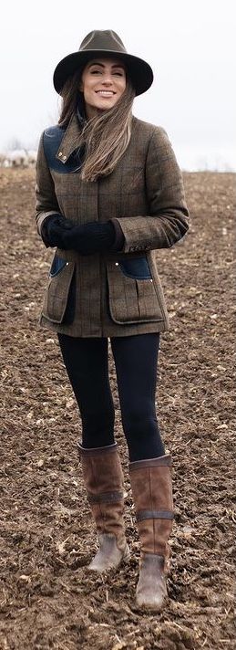 Modern Scottish Fashion, Schoffel Woman Outfit, Scotland Fashion Woman, Winter Race Day Outfits, Scottish Outfit Women, Equestrian Outfits Women, Scotland Outfit, English Country Fashion, Countryside Outfit