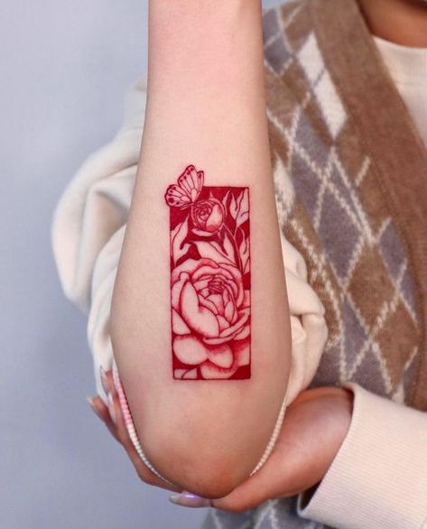 Black And Red Tattoo Design, Red And Black Tattoos, Trippy Tattoo Ideas, Red Flower Tattoos, Trippy Tattoo, Tiger Bunny, Chakra Tattoo, Magic Runes, Framed Tattoo