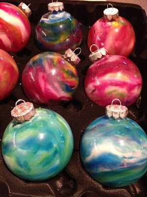 Living, Loving, Laughing, & Creating Everyday: Melted Crayon Ornaments! Ball Ornament Crafts, Teacher Ornaments Diy, Ornament Crafts For Kids, Crayon Ornaments, Ornaments Diy Kids, Melted Crayons, Christmas Diy Kids, Diy Crayons, Diy Felt Christmas Tree