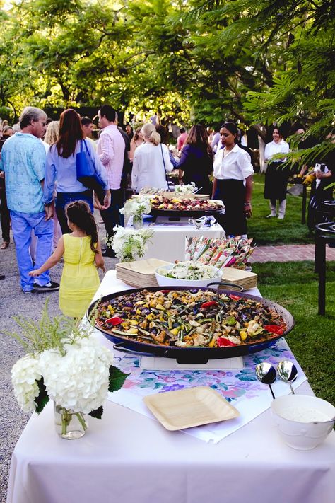 Paella Party Decorations, Spanish Tapas Party, Backyard Wedding Food, Paella Party, Spanish Dinner, Party Decorating Ideas, Wedding Buffet Food, Tapas Party, Food Truck Wedding