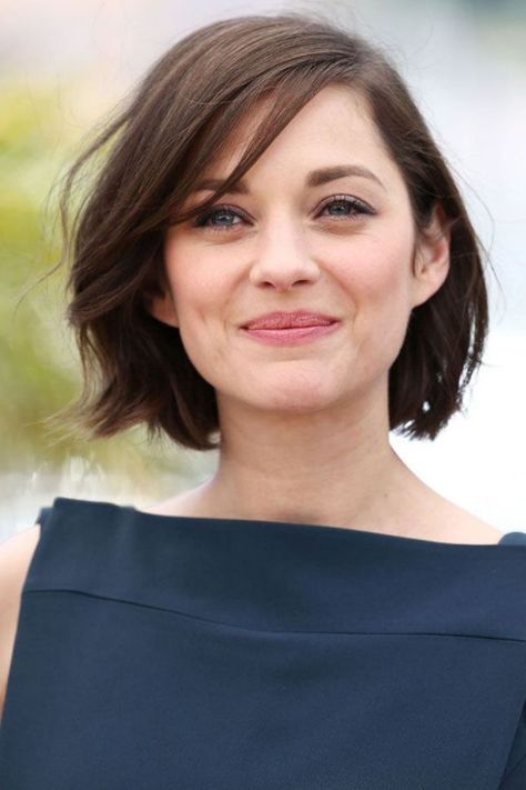 Above the shoulder French Girl Hair, Wavy Bob, Marion Cotillard, Penteado Cabelo Curto, Short Bob Hairstyles, Hair Today, Bob Hairstyle, Great Hair, Hair Dos