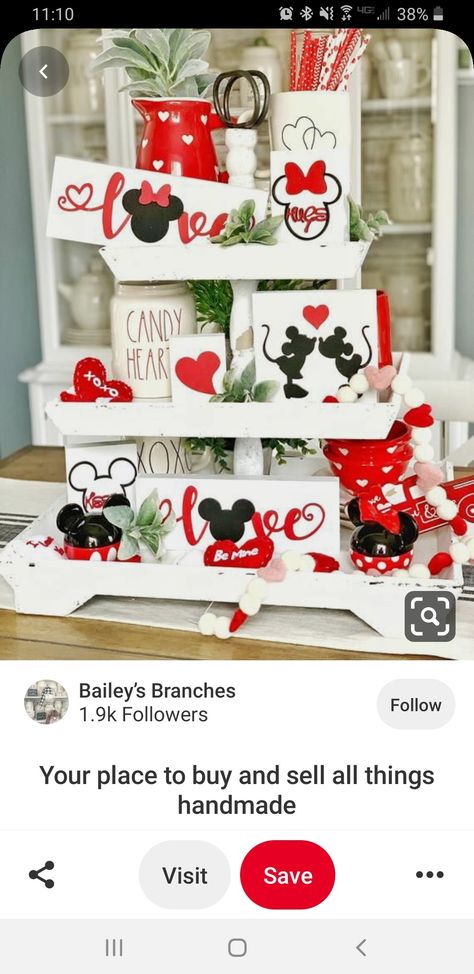 Disney Valentines Decor, Decor Tray Ideas, Vinal Ideas, Mickey Valentines, Mickey Decor, Disney Craft Ideas, Mickey Decorations, Mickey Mouse Kitchen, Deco Disney