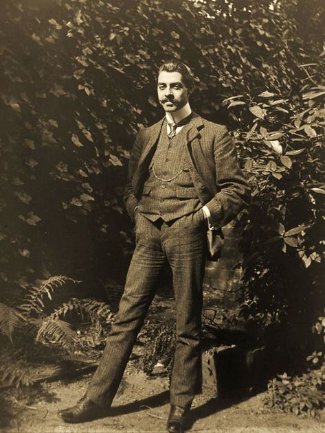 Victorian Poses, Edwardian Menswear, Edwardian Gentleman, Edwardian Man, Hamlet Costume, Edwardian Mens Fashion, Silent Sky, Old Fashioned Photos, Radium Girls