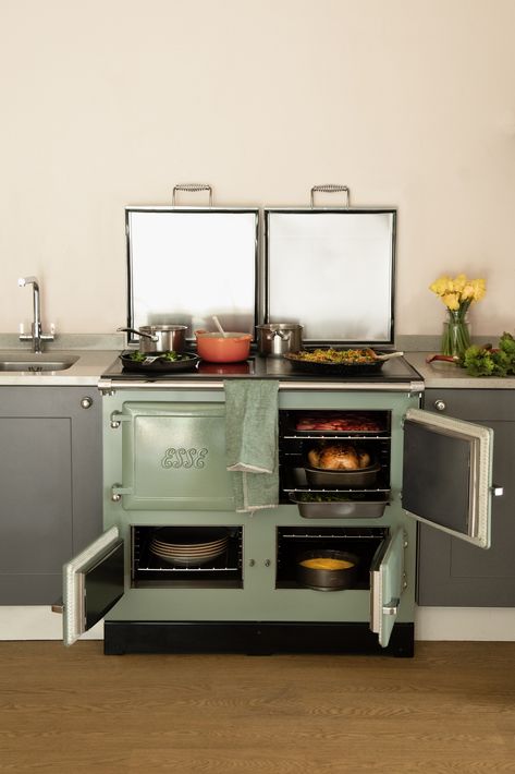 The ESSE 1000 X electric range cooker houses patented heat surround technology that ensures even cooking temperatures for producing succulent dishes. Available as 1000 and 600mm wide models, in six colour choices and a choice of hob styles every ESSE range cooker is hand-crafted in Britain. Electric Stoves That Look Like Gas, Esse Stove, Range Cooker Kitchen, Aga Cooker, Electric Range Cookers, Bungalow Kitchen, Range Cookers, Cooking Range, Electric Cooker