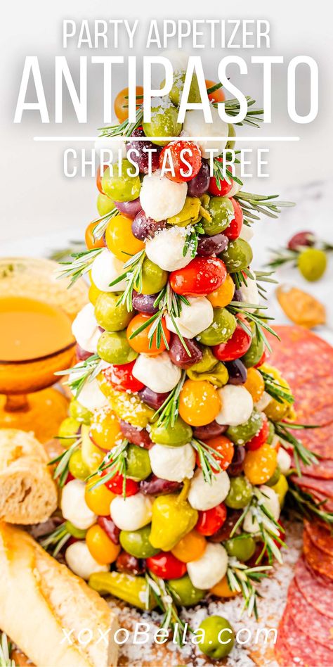 Antipasto Cheese Ball Christmas Tree, Christmas Tree Relish Tray Ideas, Olive Tree Appetizer, Christmas Tree Party Food, Italian Appetizers Christmas, Christmas Antipasto Tree, Snack Christmas Tree, Edible Centerpieces Christmas, Olive Christmas Tree Appetizer