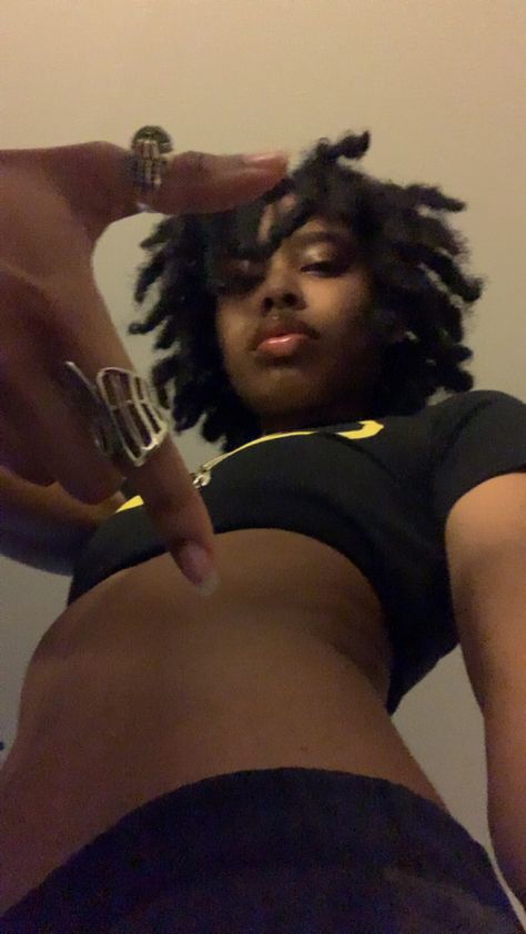 Attractive Poses, Dreadlocks Black Women, Selfie Reference, Girl With Dreads, Girls With Dreads, Masc Women, F Men, Cute Dreads, Dreads Girl