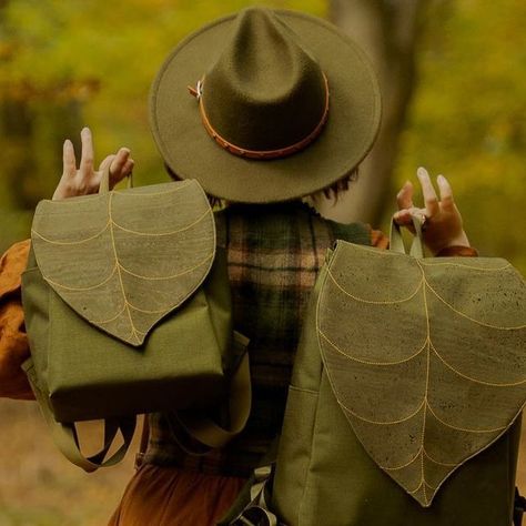 Bags Cottagecore, Leafling Bags, Hobbitcore Fashion, Cottagecore Backpack, Leaf Backpack, Ash Style, Core Inspiration, Fair Costume, Cottagecore Bag