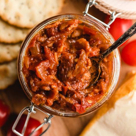 Bacon Pepper Jam, Tomato Bacon Jam, Bacon Tomato Jam, Tomato Jam Recipe, Pepper Jam, Fried Egg Sandwich, Best Breakfast Sandwich, Canning Ideas, Breakfast Burger