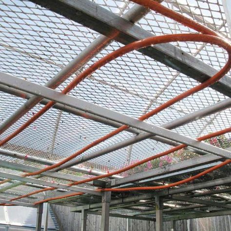 Greenhouse Insulation Ideas, Greenhouse Heating Ideas, Heated Greenhouse, Greenhouse Tables, Greenhouse Heating, Greenhouse Ventilation, Greenhouse Conservatory, Farm Greenhouse, Greenhouse Benches