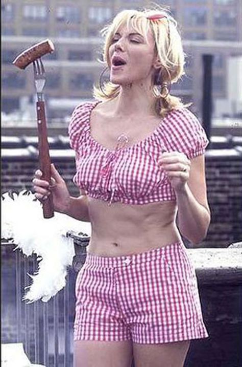 GINGHAM Carrie Bradshaw Outfits, Gingham Outfit, Charlotte York, Kim Cattrall, Samantha Jones, City Outfits, Carrie Bradshaw, City Style, Fashion Pictures