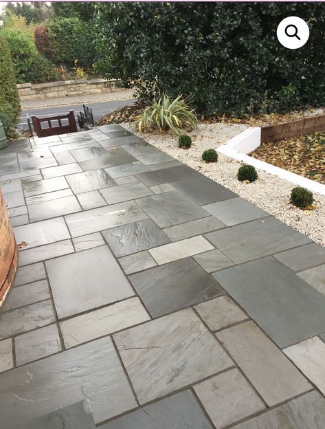 Garden Slabs, Sandstone Pavers, Stone Pavers, Paver Designs, Patio Pavers Design, Garden Patio Decor, Back Garden Design, Garden Paving, Patio Garden Design