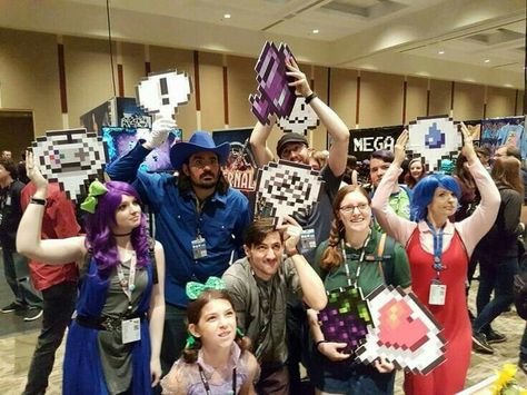 Stardew Valley Cosplay, Stardew Valley Characters, Shane Stardew, Stardew Valley Memes, Stardew Valley Tips, Stardew Valley Fanart, Characters Cosplay, Nice People, Fandom Games