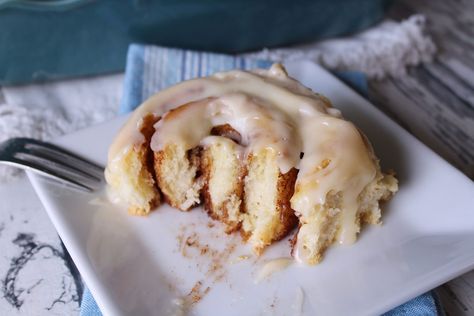 Cake Mix Cinnamon Rolls Best Cinnamon Rolls Ever, Cinnamon Treats, Cake Mix Cinnamon Rolls, Cinnamon Roll Frosting, Breakfast Favorites, Caramel Rolls, Gluten Free Cinnamon Rolls, Cinnamon Roll Bake, Christmas Sides