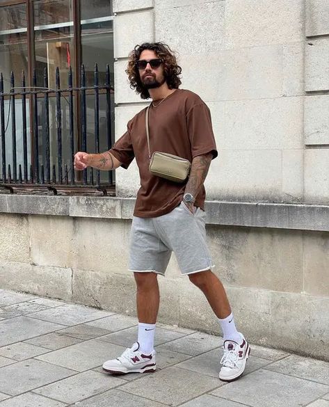 Stylish Men's Sneaker and Shorts Combinations for 2024 - Top 20 Trendy Outfit Ideas Mens Clothing Styles Formal, Trendy Mens Jeans, Mens Outfits Streetwear, Men Streetwear Outfits, Casual Holiday Outfits, Sneakers Outfit Men, Summer Outfits Men Streetwear, Mens Shorts Outfits, Trendy Outfit Ideas