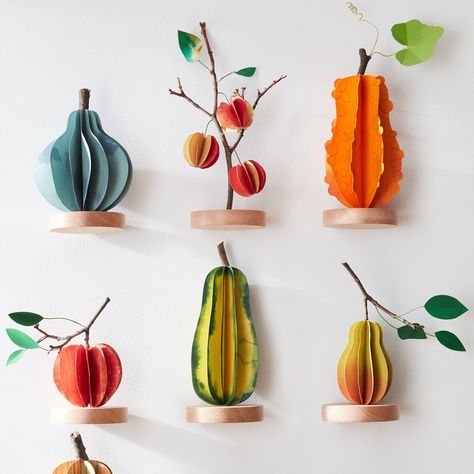 Natural Beauties: Decorate for Fall With Sophisticated Crafts That Improve on Nature Paper Leaf, Decorate For Fall, Autumn Paper, Paper Leaves, Halloween Inspo, Homes And Gardens, Autumn Garden, Place Card, Place Setting