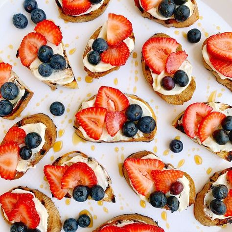 Berry Crostini, Guacamole Recipe Without Tomato, Feta Spread, Oven Roasted Red Potatoes, Berry Bites, Baguette Slices, Red Potato Recipes, Whipped Goat Cheese, Crostini Recipes