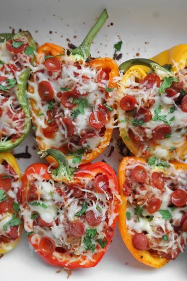 Stuffed Pepperoni Pizza Peppers Recipe | eHow Pizza Peppers, Dessert Pizza Recipes, Chicken Diet, Meat Lovers Pizza, Bell Pepper Recipes, Pizza Casserole, Hot Italian Sausage, Pizza Ingredients, Dessert Pizza