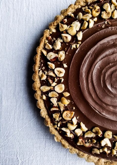 Tart Photoshoot, Hazelnut Shortbread, Hazelnut Tart, Coconut Oil Chocolate, Crumble Pie, Chocolate Hazelnut Spread, Chocolate Pie, Shortbread Crust, Tart Recipe