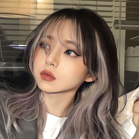 White Tipped Hair, Oreo Hair Color Short, Peek A Boo Hair With Bangs, Oreo Hair Girl, Black Hair With White Bangs, 2 Tone Hair Color Ideas For Short Hair, Oreo Hair Color, Asian Dyed Hair, Korean Hair Dye