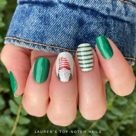 Color Street Christmas, Cosmic Nails, Nail Art Christmas, Christmas Nail Colors, Fun Manicure, Christmas Nail Ideas, Nail Color Combos, Color Transition, Manicure Colors