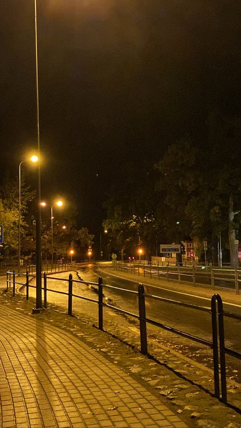 Late Night Aesthetic, Street Background, Street At Night, Peaceful Night, Night Sky Photography, Night Pictures, Night Scenery, Night Vibes, Autumn Scenery