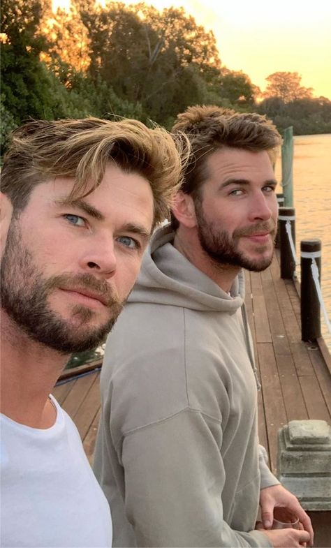 Liam Hemsworth Hair, Celebrity Crush Men Actor, Chris Hemsworth Wife, Chris Hemsworth Hair, Luke Hemsworth, Hemsworth Brothers, Chris Hemsworth Thor, Elsa Pataky, Liam Hemsworth