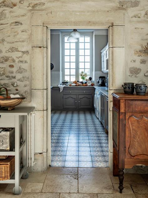 From NSW’s Southern Highlands to Moscow and Kazakhstan, a family travels the world before finally settling in the French countryside to restore a chateau. Here, Sara Slim shows us inside Chateau Montfort in Béarn in South West France. French Countryside Home, Country Style Magazine, Chateaux Interiors, South West France, France Country, Clad Home, West France, London Townhouse, Modern Renovation