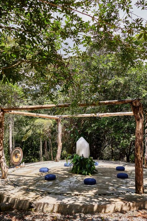 Forest and Crystal Bathing, an immersive wellness offering from THE WELL at Hacienda AltaGracia, is centered around a 700-pound crystal in Costa Rica’s dense tropical jungle, providing an unparalleled setting for integrative energy healing and guided meditation. #AlwaysAuberge Wellness Center Design, Yoga Platform, Clear Night Sky, Healing Retreats, Meditation Garden, Massage Tables, Meditation Retreat, Meditation Center, Herbal Bath