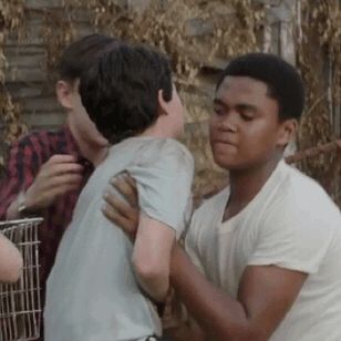 It’s sooo cute! It Wattpad, Movie Stranger Things, Chosen Jacobs, Mike Hanlon, Cast Band, Es Pennywise, It Gif, Derry Maine, Eddie Kaspbrak