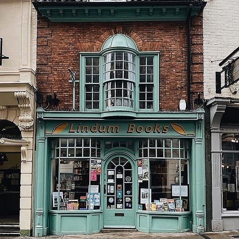 English Shop Fronts, Bookstore Exterior Store Fronts, Victorian Store Fronts, Watercolor Storefronts, Boutique Exterior Store Fronts, Storefront Aesthetic, Storefront Facade, House Watercolor, San Myshuno