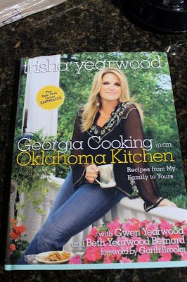 Trisha Yearwood Meatloaf, Trisha Yearwood Recipes, Milk Gravy, Sweet Potato Souffle, Peach Cobbler Easy, Trisha Yearwood, Mc Donald, Southern Cooking, Thanksgiving Side Dishes