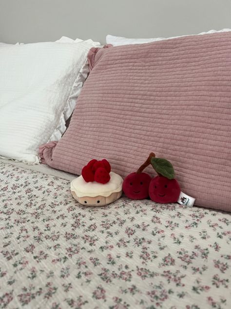 Bed Aesthetic, Jellycat Stuffed Animals, Jelly Cat, Cute Squishies, Dream Gift, Cute Stuffed Animals, Cute Little Things, Sweet Nothings, Room Inspiration Bedroom