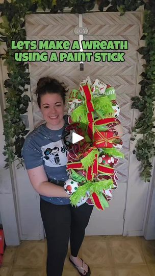 55K views · 1.6K reactions | New YouTube tutorial dropped today! Go check it out. #grinch #howto #tutorial #youtube #diy #crafter #wreathmaker | Southern Owls How To Make A Grinch Wreath, Grinch Wreath Ideas, Grinch Wreath Diy, Diy Grinch Wreath, Deco Mesh Ideas, Grinch Garland, Diy Deco Mesh Wreath, Grinch Wreath, Deco Mesh Wreaths Diy